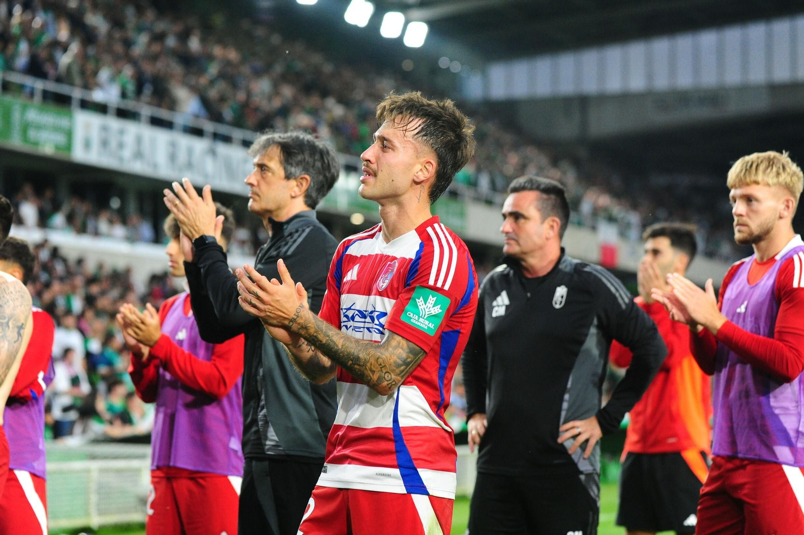 Ricard y Pacheta aplauden a la afición en El Sardinero