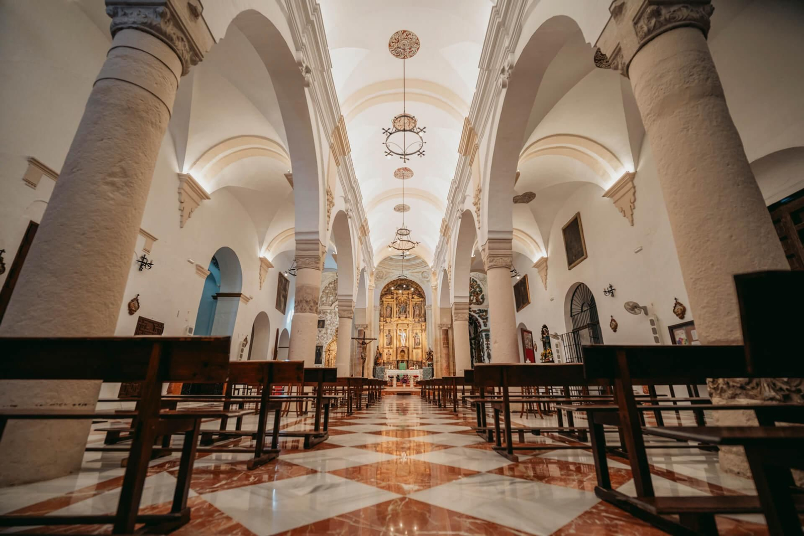 Interior de la iglesia de La Asuncion de Montemayor.