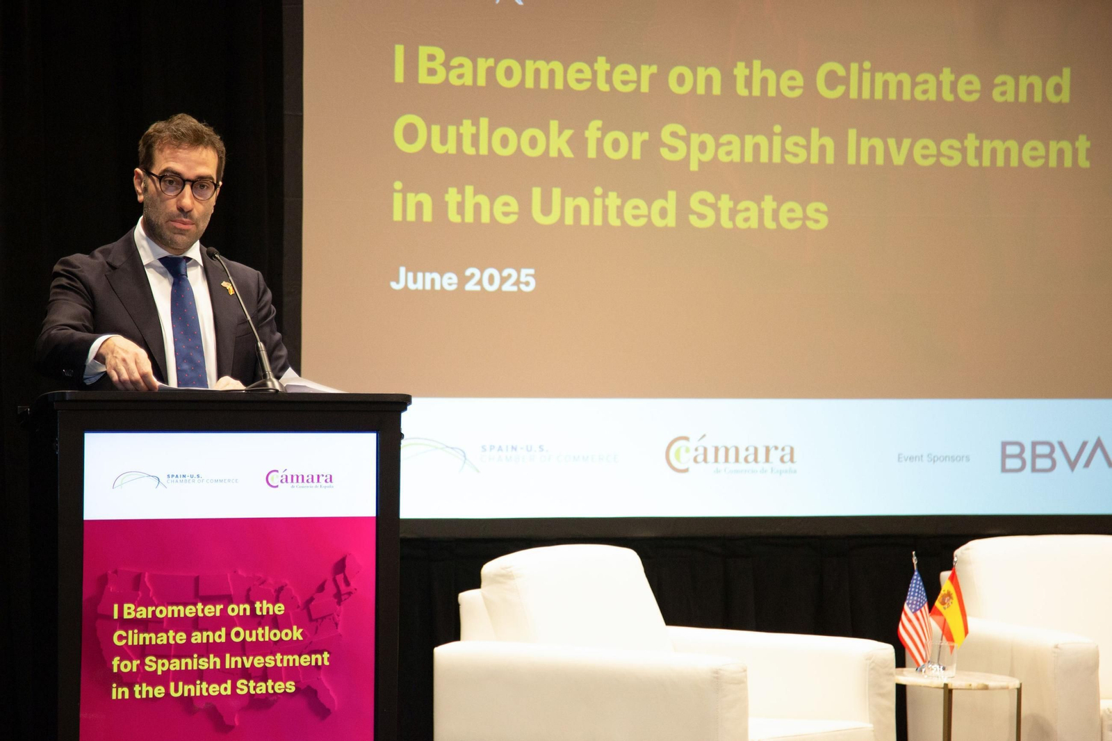 El ministro de Economía, Carlos Cuerpo, en un encuentro con empresarios en Houston.