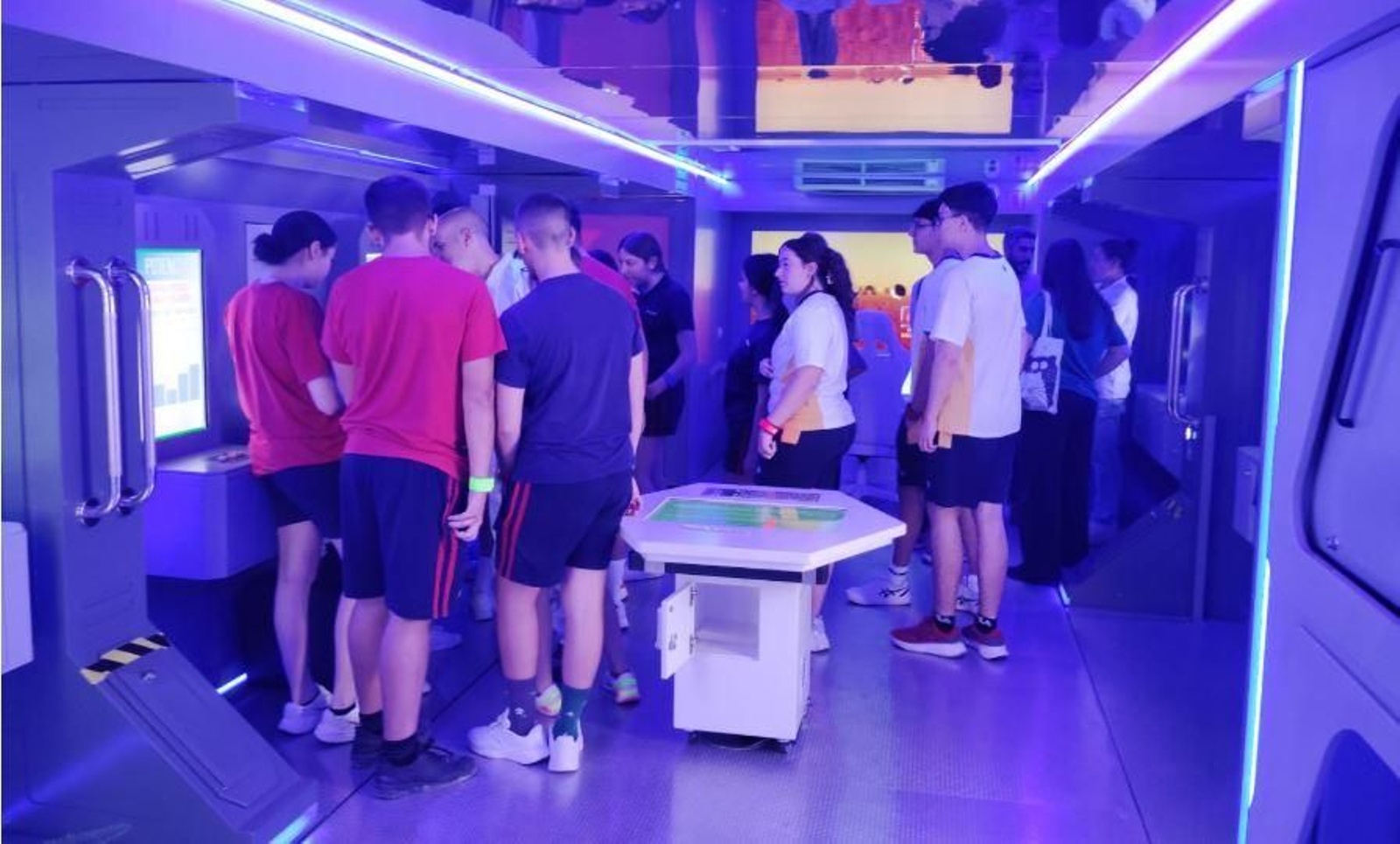Los alumnos del colegio La Salle Sagrado Corazón de Jesús durante la realización de las pruebas. Los alumnos del colegio La Salle Sagrado Corazón de Jesús durante la realización de las pruebas.