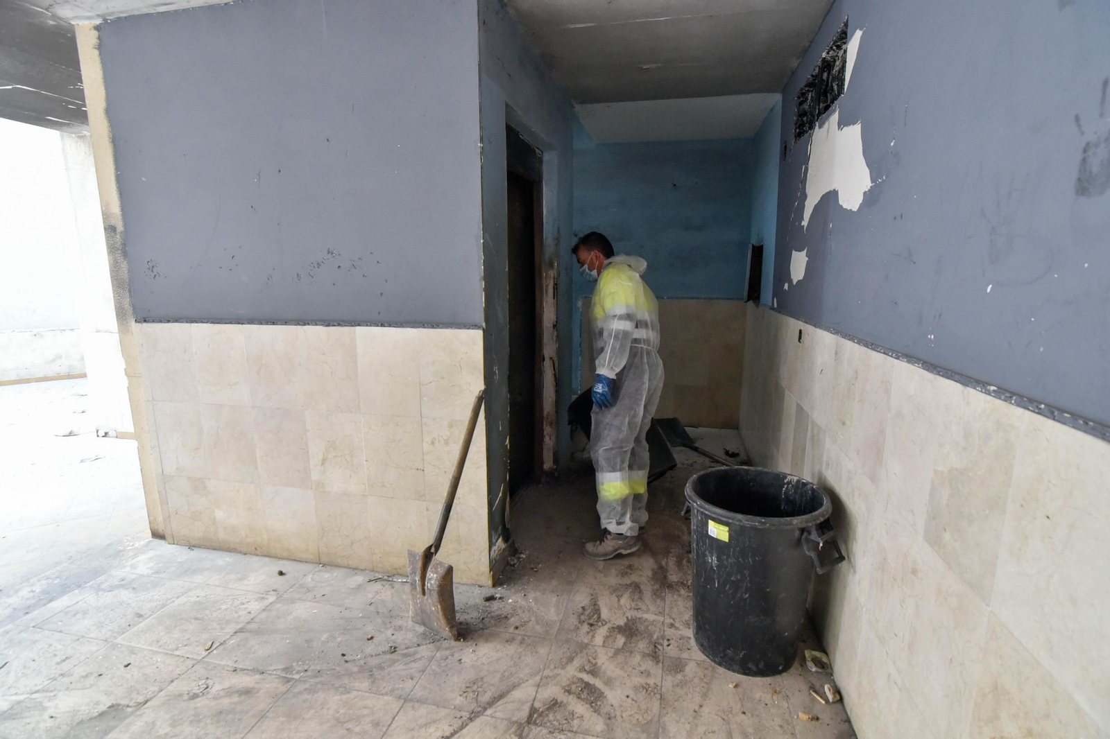 LImpieza de una vivienda okupada. LImpieza de una vivienda okupada.